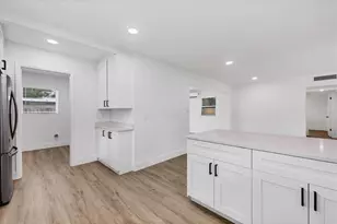 2711 Kilgore Pl, Sarasota, FL 34235 - Photo 9