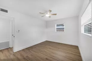 2711 Kilgore Pl, Sarasota, FL 34235 - Photo 19