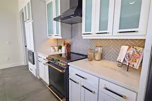 2475 Bay St, Sarasota, FL 34237 - Photo 17