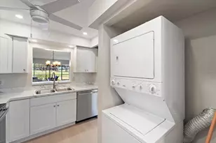 7860 Palm Aire Ln, Sarasota, FL 34243 - Photo 13