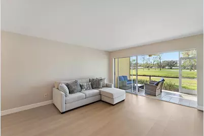 7860 Palm Aire Lane #104, Sarasota, FL 34243 - Photo 5