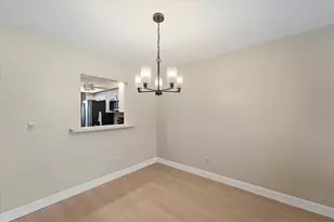 7860 Palm Aire Ln, Sarasota, FL 34243 - Photo 9