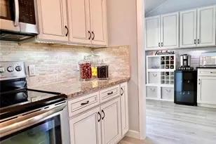 7801 Ontario St Cir, Sarasota, FL 34243 - Photo 11