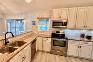 7801 Ontario St Cir, Sarasota, FL 34243 - Photo 9