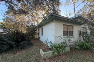 1505 NE 8th St, Gainesville, FL 32601 - Photo 3