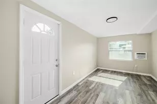 6051 Carlton Ave, Sarasota, FL 34231 - Photo 13