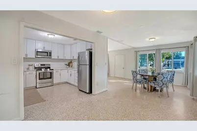 209 Briggs Court, Sarasota, FL 34237 - Photo 9