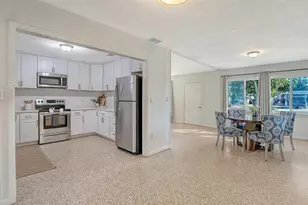 209 Briggs Ct, Sarasota, FL 34237 - Photo 9