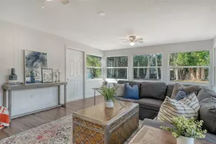 209 Briggs Ct, Sarasota, FL 34237 - Photo 15