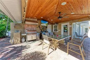 608 Hampshire Ln, Holmes Beach, FL 34217 - Photo 47