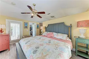 608 Hampshire Ln, Holmes Beach, FL 34217 - Photo 31