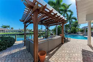 608 Hampshire Ln, Holmes Beach, FL 34217 - Photo 59