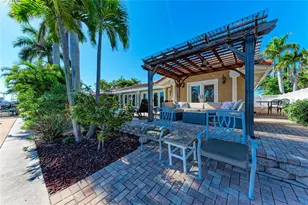 608 Hampshire Ln, Holmes Beach, FL 34217 - Photo 61