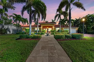 608 Hampshire Ln, Holmes Beach, FL 34217 - Photo 1