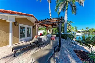 608 Hampshire Ln, Holmes Beach, FL 34217 - Photo 57