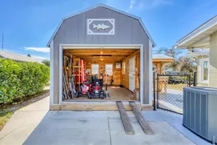 825 E 5th St, Englewood, FL 34223 - Photo 25