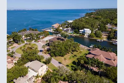 955 Whitakers Lane, Sarasota, FL 34236 - Photo 9