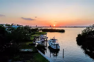 1521 Bay Point Dr, Sarasota, FL 34239 - Photo 1