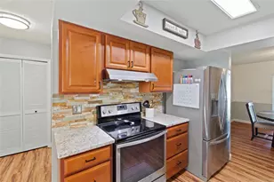 1305 Peachfield Dr, Valrico, FL 33596 - Photo 3