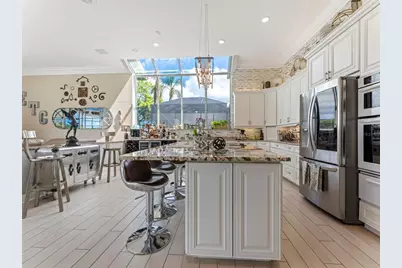 8687 Woodbriar Drive, Sarasota, FL 34238 - Photo 5