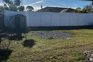 425 Palmetto Dr, Venice, FL 34293 - Photo 3