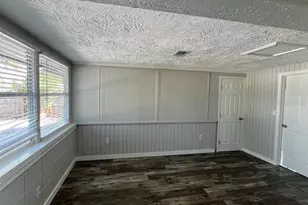 425 Palmetto Dr, Venice, FL 34293 - Photo 9