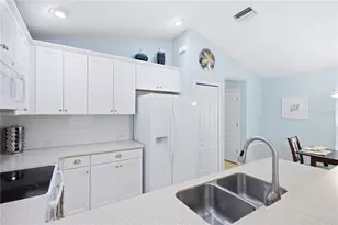 12642 Shimmering Oak Cir, Venice, FL 34293 - Photo 7