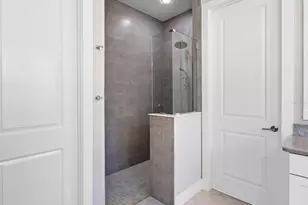 8262 Grande Shores Dr, Sarasota, FL 34240 - Photo 37