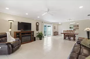 3908 Center Gate Cir, Sarasota, FL 34233 - Photo 5