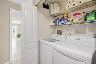 3908 Center Gate Cir, Sarasota, FL 34233 - Photo 33