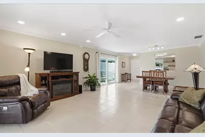 3908 Center Gate Circle #27, Sarasota, FL 34233 - Photo 5