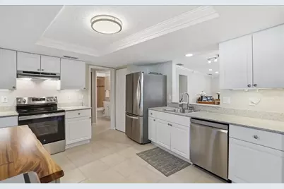 3908 Center Gate Circle #27, Sarasota, FL 34233 - Photo 17
