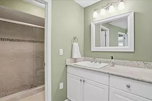 3908 Center Gate Cir, Sarasota, FL 34233 - Photo 25