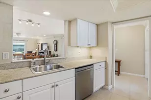 3908 Center Gate Cir, Sarasota, FL 34233 - Photo 19