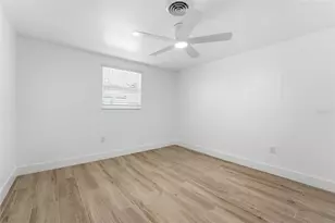 121 Sandhurst Dr, Venice, FL 34293 - Photo 11