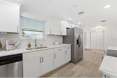 121 Sandhurst Drive, Venice, FL 34293 - Photo 3