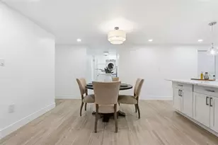 121 Sandhurst Dr, Venice, FL 34293 - Photo 5