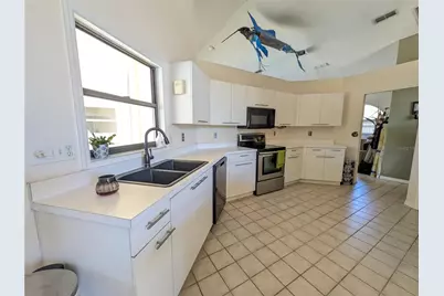 8432 Palm Lakes Court, Sarasota, FL 34243 - Photo 5