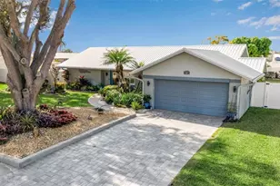 1014 63rd St W, Bradenton, FL 34209 - Photo 5