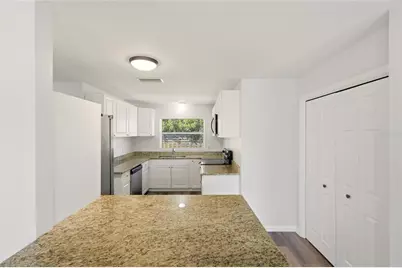 6226 Camphor Avenue, Sarasota, FL 34231 - Photo 9