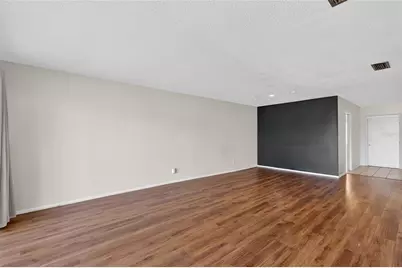 7880 Palm Aire Lane #205, Sarasota, FL 34243 - Photo 13