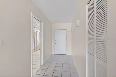 7880 Palm Aire Lane #205, Sarasota, FL 34243 - Photo 7