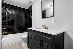 3333 Ramblewood Pl, Sarasota, FL 34237 - Photo 11