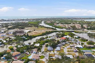 2227 Montclair Dr, Sarasota, FL 34231 - Photo 47