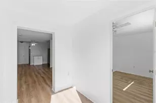 2227 Montclair Dr, Sarasota, FL 34231 - Photo 19