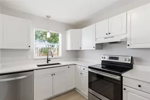 2227 Montclair Dr, Sarasota, FL 34231 - Photo 13