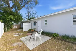 2227 Montclair Dr, Sarasota, FL 34231 - Photo 37