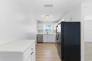 2227 Montclair Dr, Sarasota, FL 34231 - Photo 5
