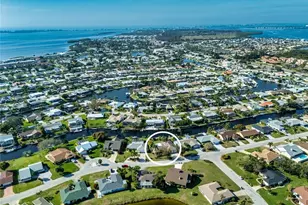 4612 Coral Lake Dr, Bradenton, FL 34210 - Photo 7