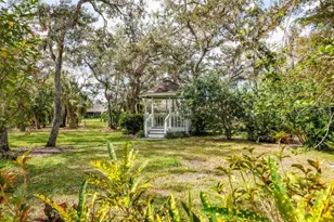 4021 Oakhurst Dr, Sarasota, FL 34233 - Photo 41